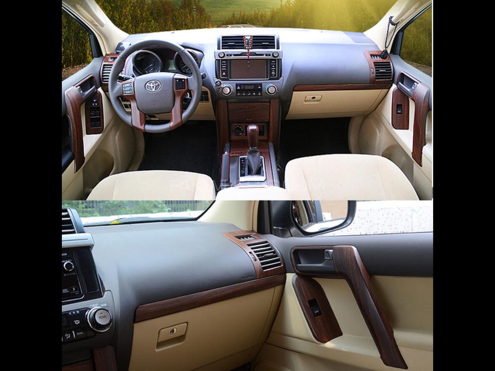 Prado 2010~2018 dashboard  Image-1