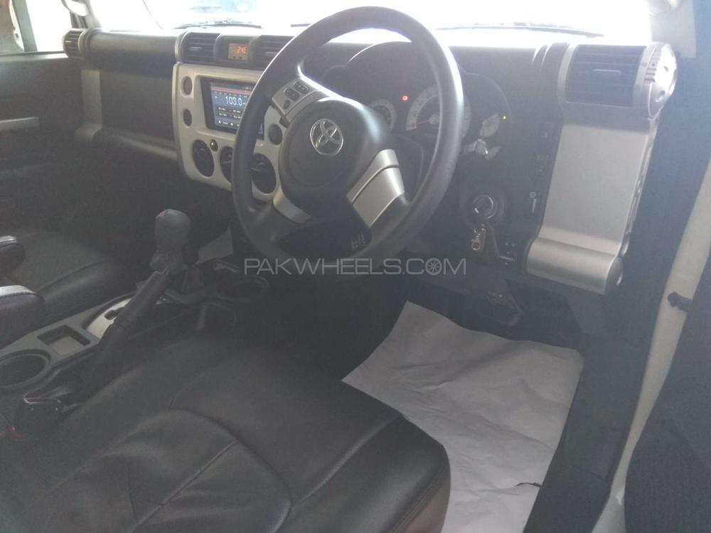 Toyota Fj Cruiser 2013 for Sale in Karachi Toyota Fj Cruiser 2013 for Sale in Karachi Image-4