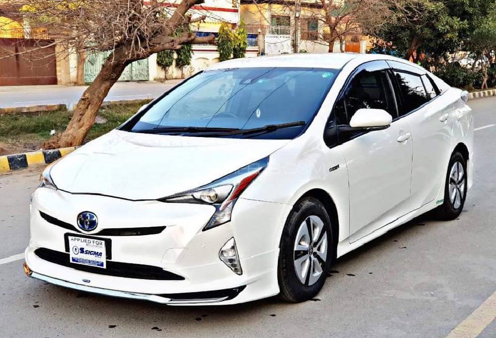 Toyota Prius 2016 for Sale in Lahore Toyota Prius 2016 for Sale in Lahore Image-2