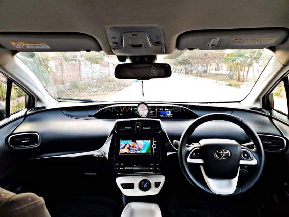 Toyota Prius 2016 for Sale in Lahore Toyota Prius 2016 for Sale in Lahore Image-9