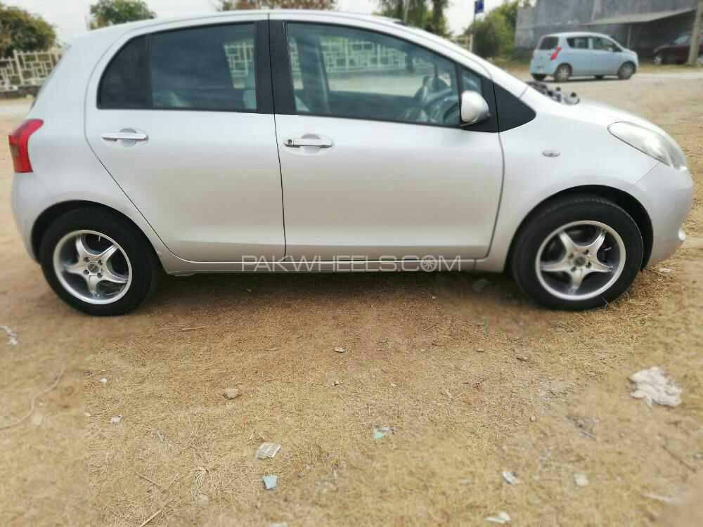 Toyota Yaris 2013 for Sale in Kharian Image-1