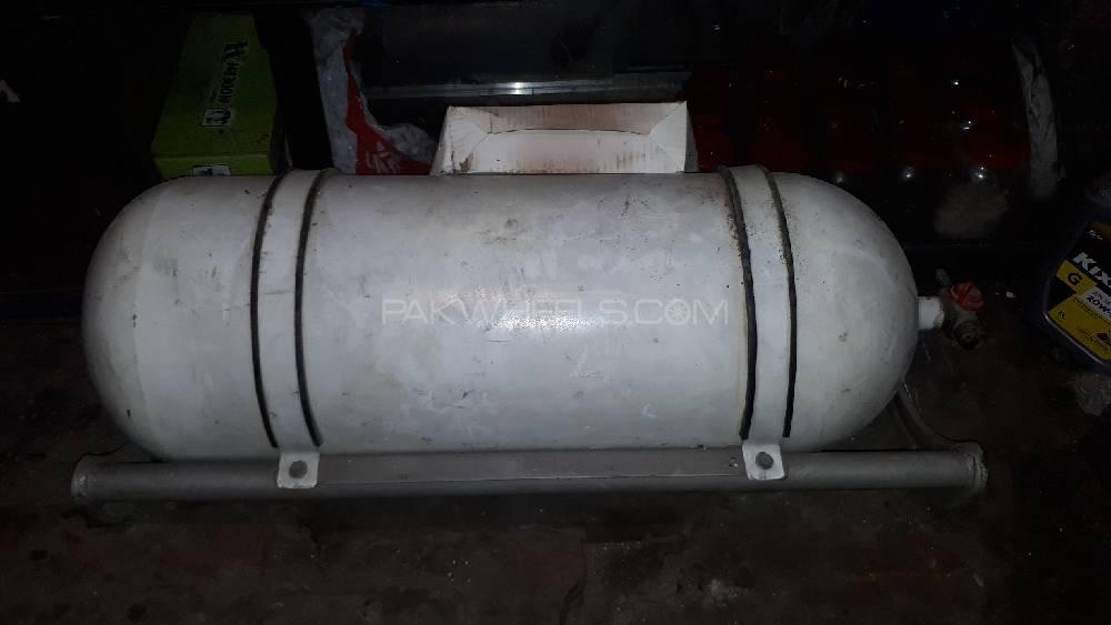 Big CNG Cylinder with stand only Image-1