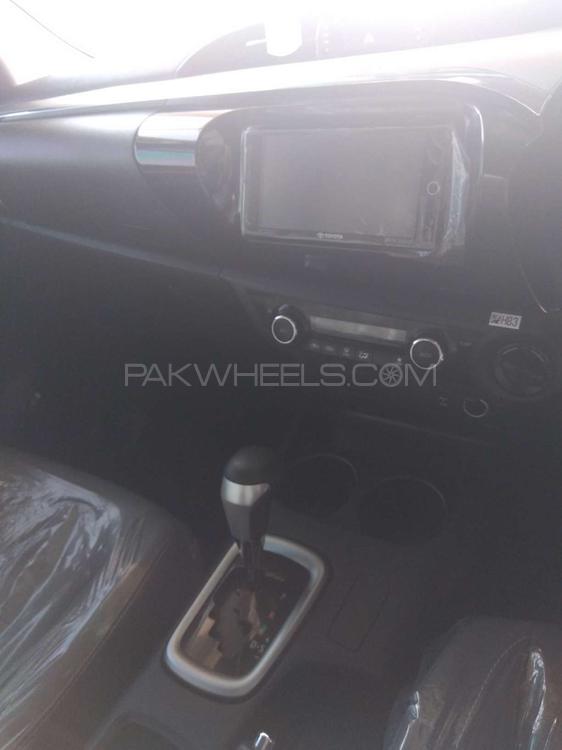 Toyota Hilux 2018 for Sale in Peshawar Toyota Hilux 2018 for Sale in Peshawar Image-11