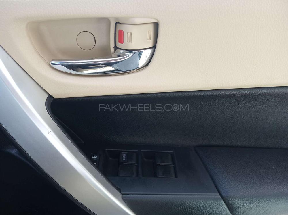 Toyota Corolla 2018 for Sale in Karachi Toyota Corolla 2018 for Sale in Karachi Image-11