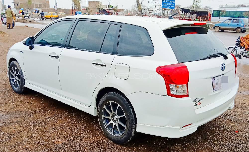 Toyota corolla fielder 2013