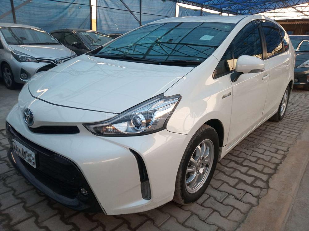 Toyota Prius Alpha 2014 for Sale in Rawalpindi Image-1