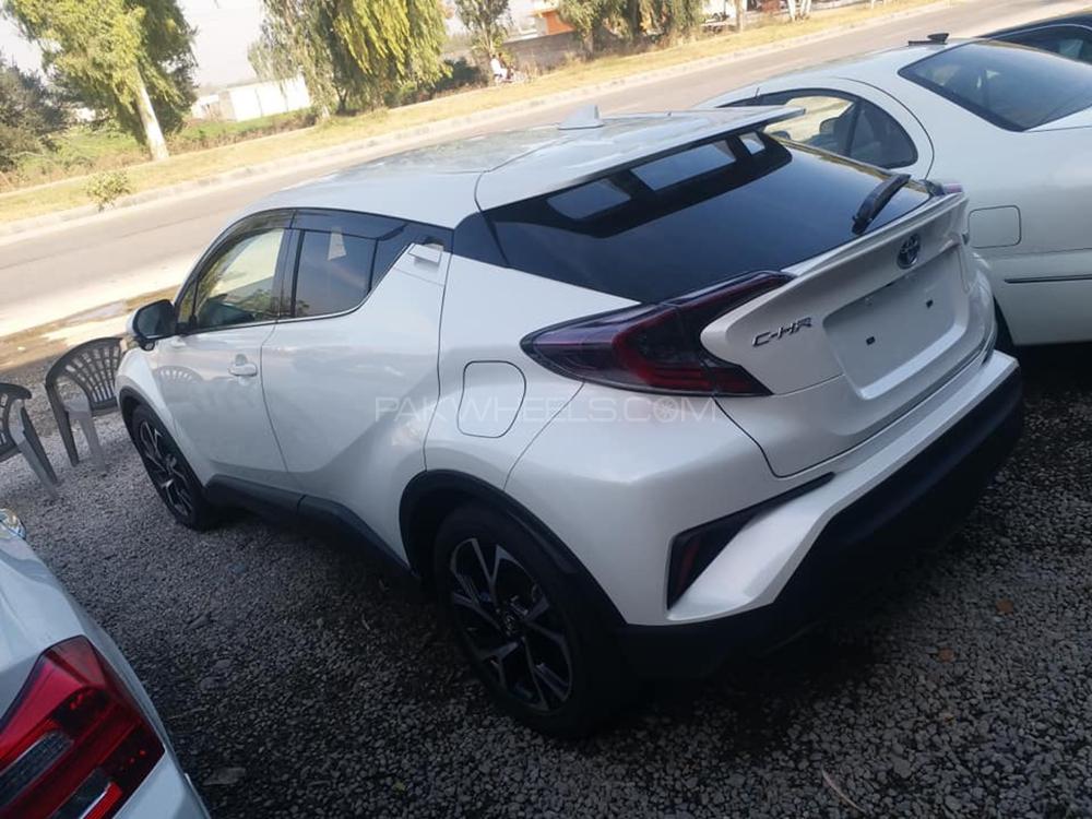 Toyota C-HR 2017 for Sale in Attock Toyota C-HR 2017 for Sale in Attock Image-2