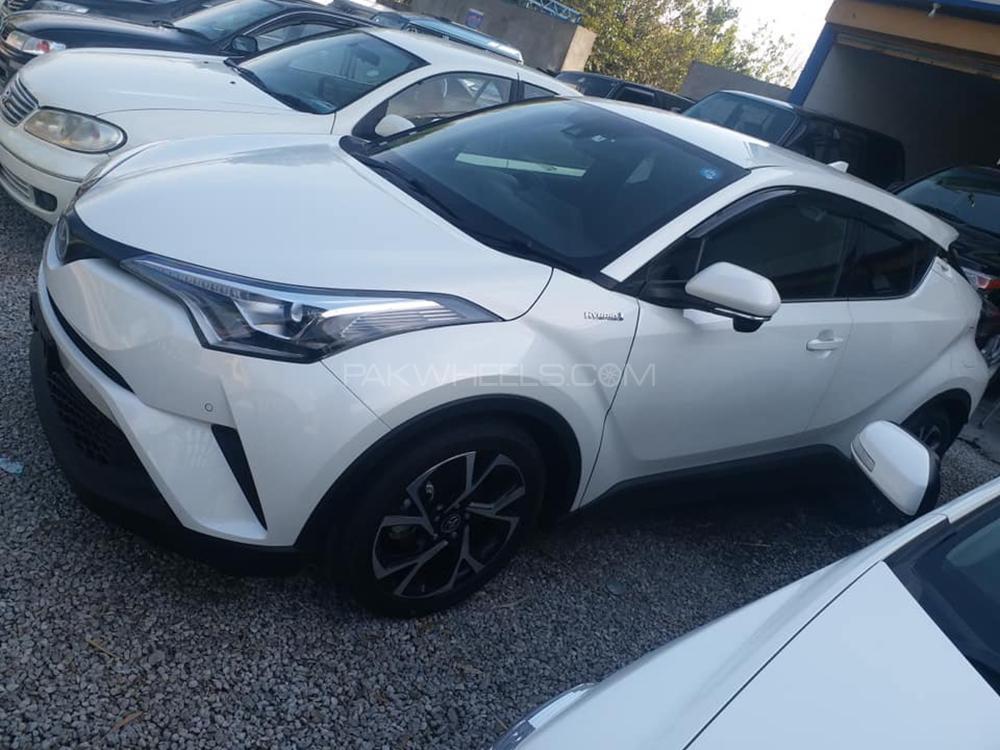 Toyota C-HR 2017 for Sale in Attock Toyota C-HR 2017 for Sale in Attock Image-4
