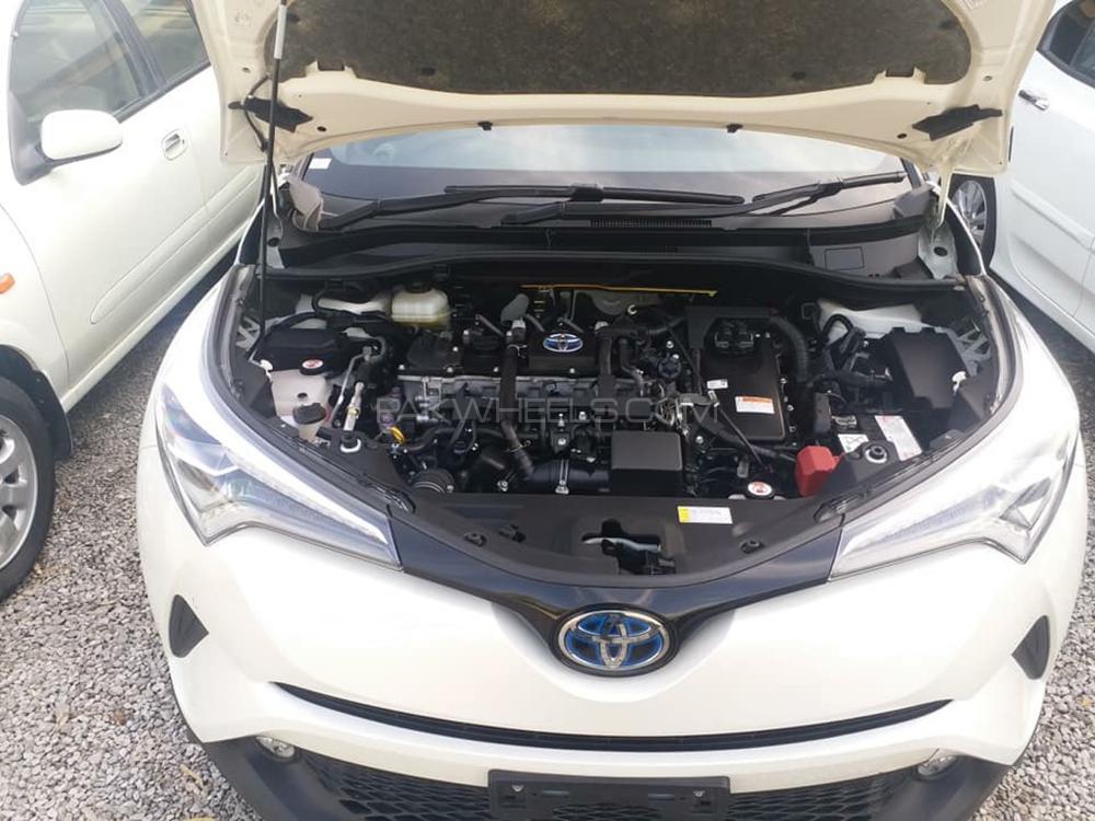 Toyota C-HR 2017 for Sale in Attock Toyota C-HR 2017 for Sale in Attock Image-8