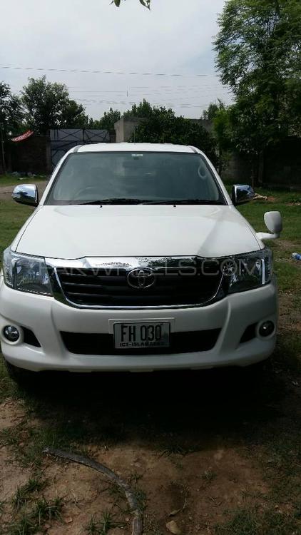 Toyota Hilux 2015 for Sale in Mardan Image-1