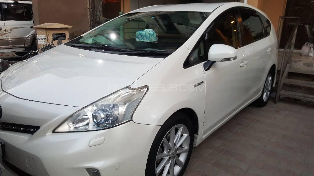 Toyota Prius Alpha 2012 for Sale in Islamabad Image-1