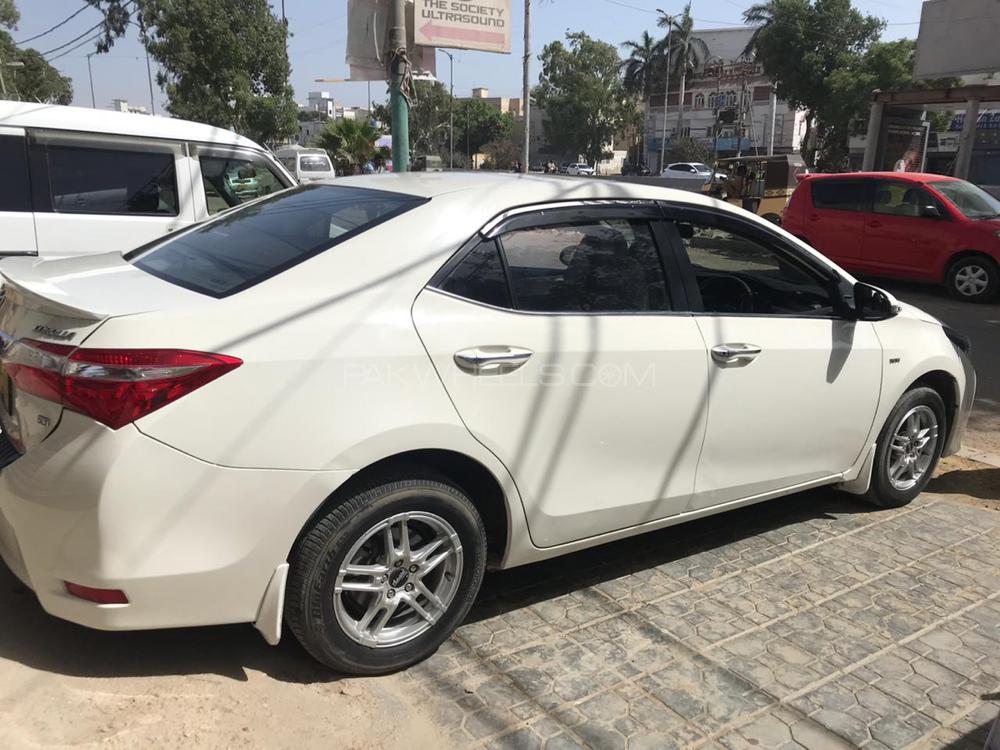 Toyota Corolla 2015 for Sale in Karachi Image-1