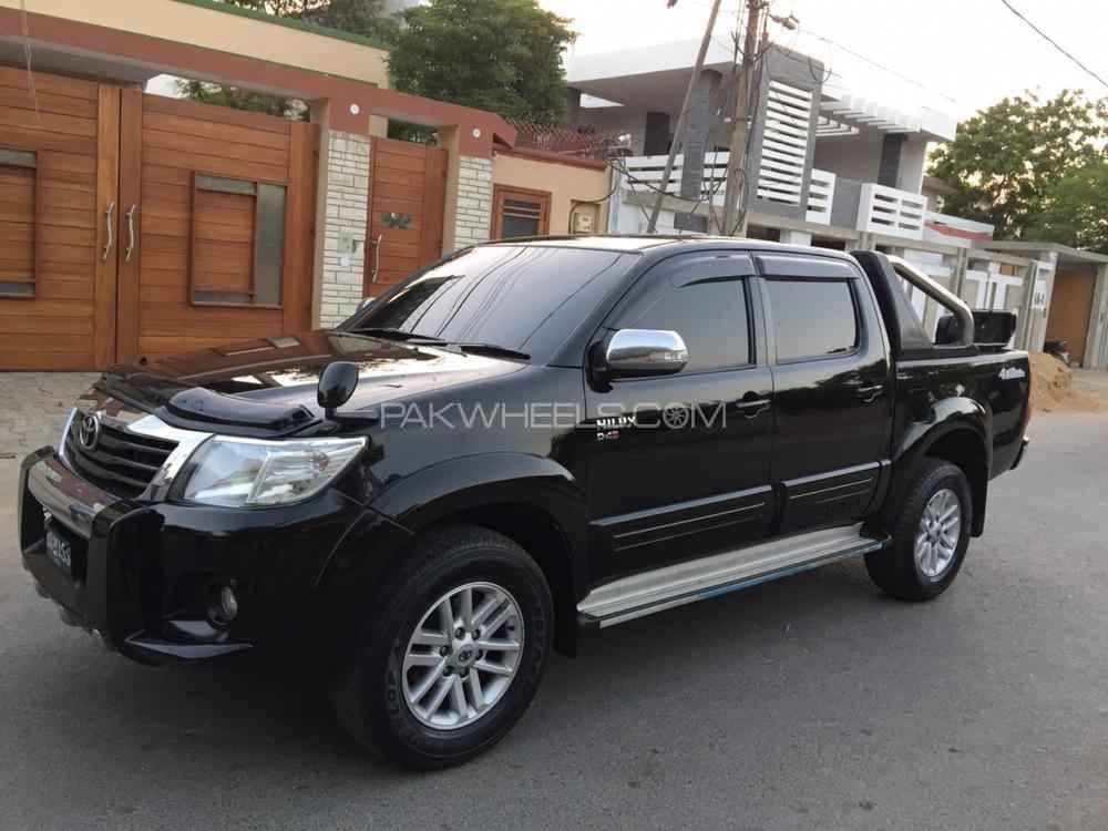 Toyota Hilux 2015 for Sale in Dera ismail khan Image-1