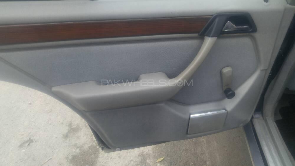 Mercedes Benz E Class 1990 for Sale in Lahore Mercedes Benz E Class 1990 for Sale in Lahore Image-4