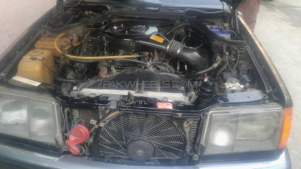 Mercedes Benz E Class 1990 for Sale in Lahore Mercedes Benz E Class 1990 for Sale in Lahore Image-2