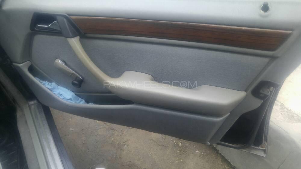 Mercedes Benz E Class 1990 for Sale in Lahore Mercedes Benz E Class 1990 for Sale in Lahore Image-9