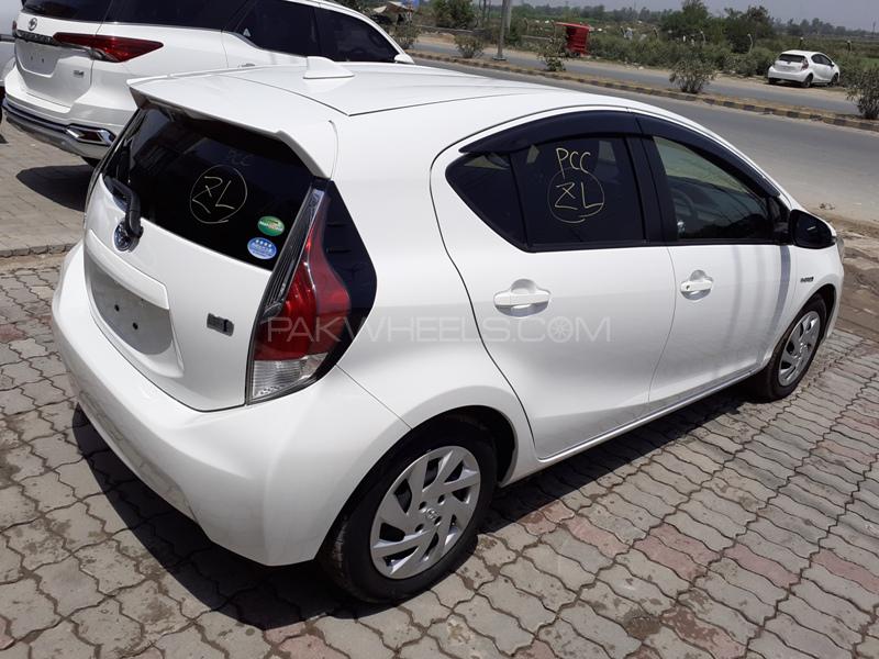 ٹویوٹا اکوا 2015 for Sale in لاہور ٹویوٹا اکوا 2015 for Sale in لاہور Image-4