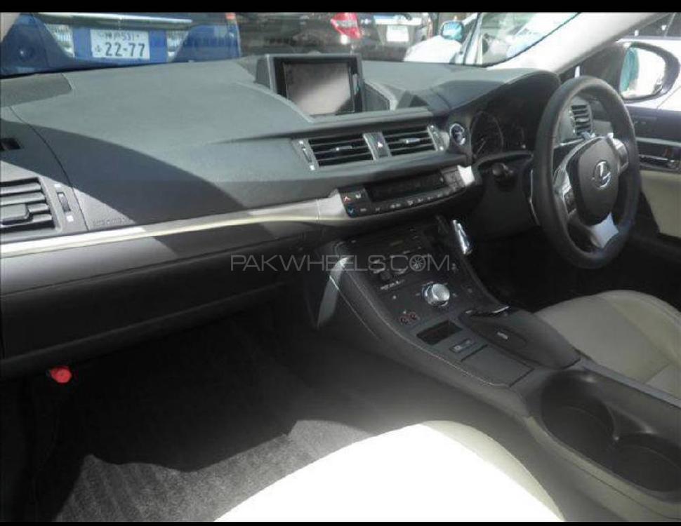 Lexus CT200h 2011 for Sale in Karachi Lexus CT200h 2011 for Sale in Karachi Image-3