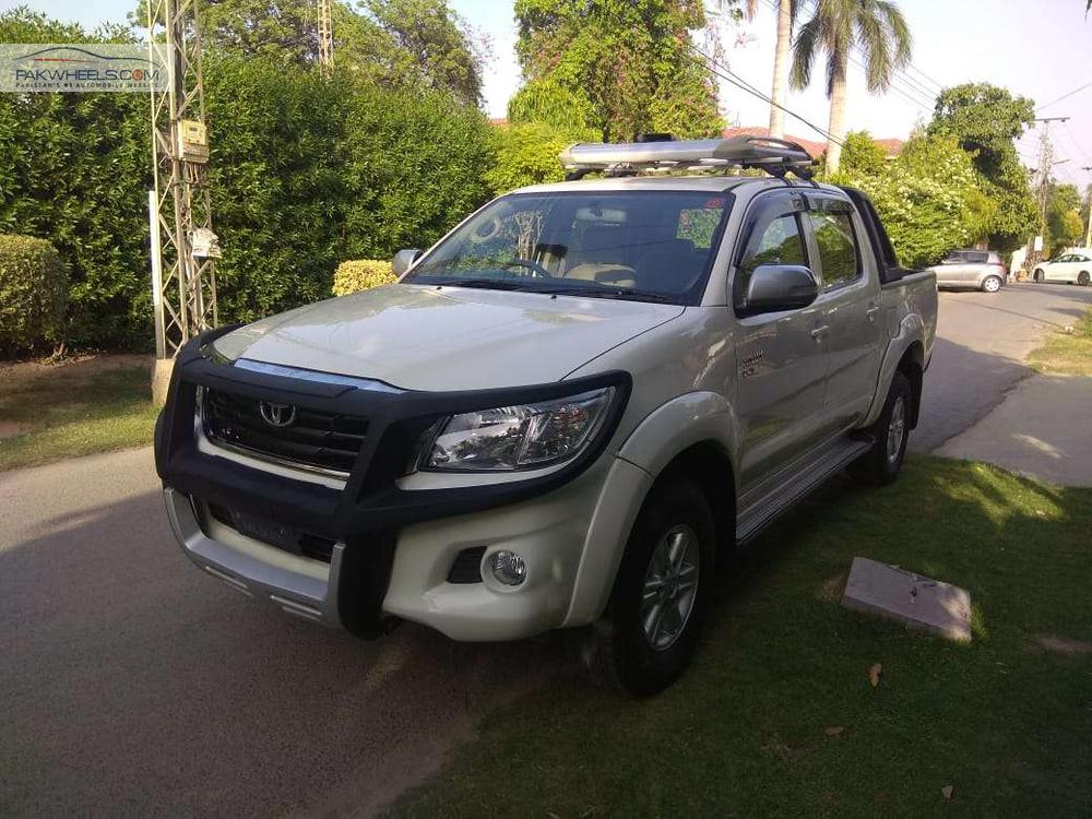 Toyota Hilux 2014 for Sale in Lahore Toyota Hilux 2014 for Sale in Lahore Image-2