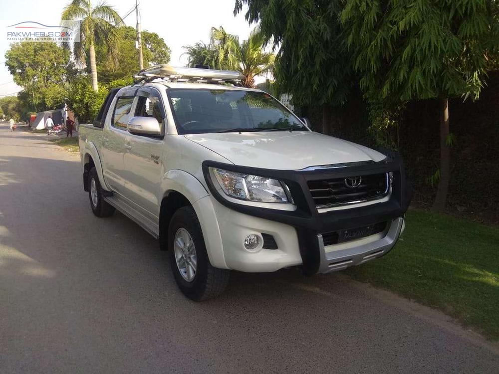 Toyota Hilux 2014 for Sale in Lahore Toyota Hilux 2014 for Sale in Lahore Image-3
