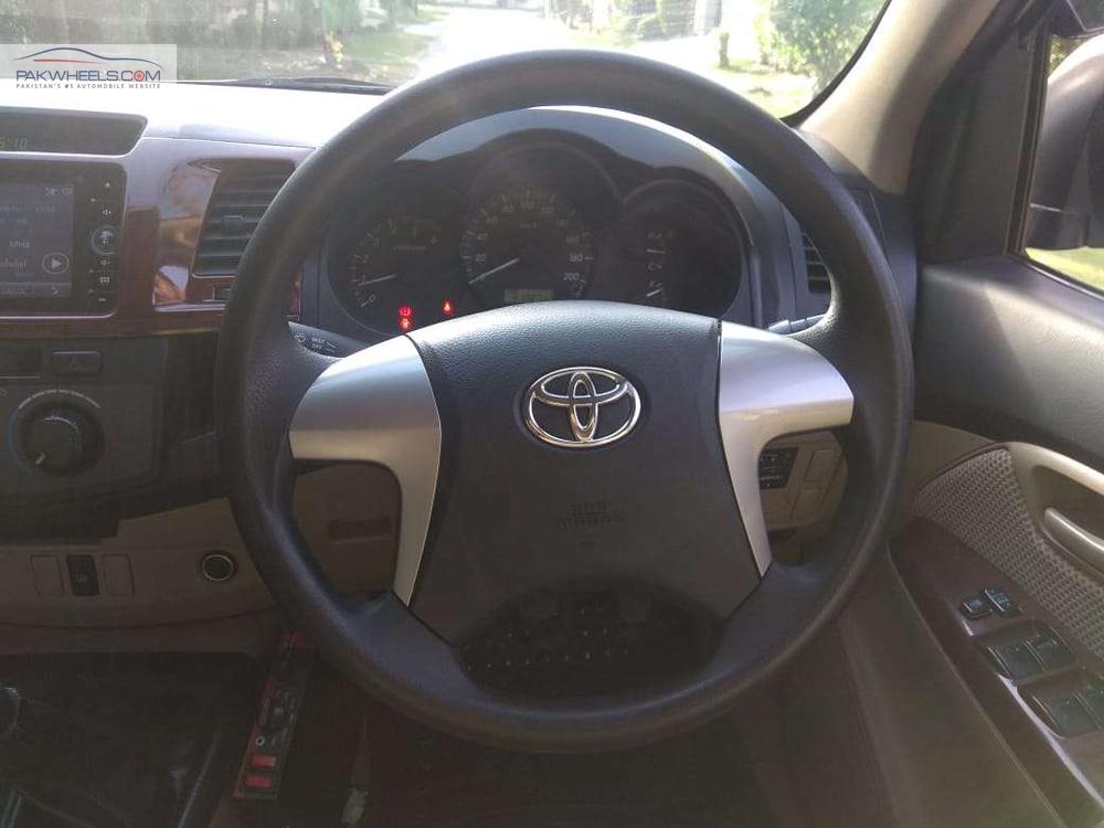 Toyota Hilux 2014 for Sale in Lahore Toyota Hilux 2014 for Sale in Lahore Image-9