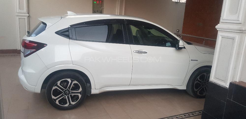 Honda Vezel 2015 for Sale in Peshawar Honda Vezel 2015 for Sale in Peshawar Image-5