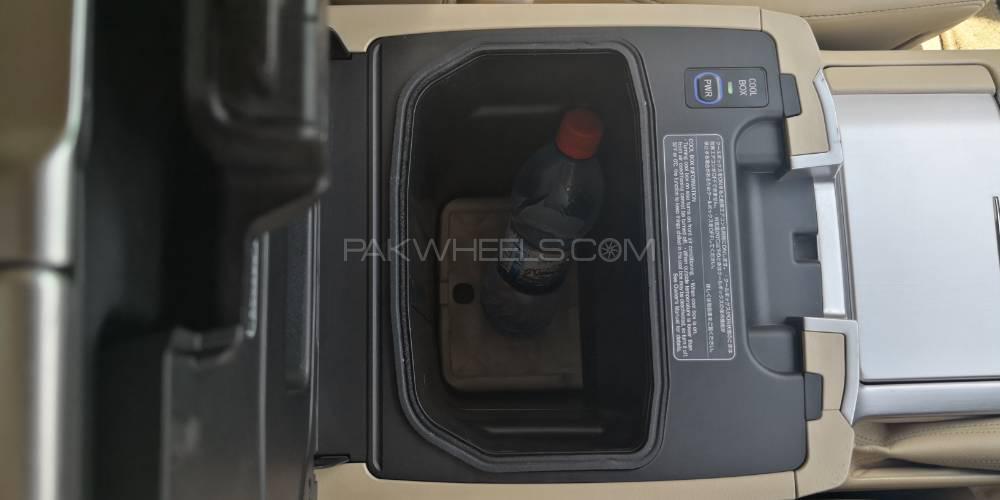 Toyota Land Cruiser 2016 for Sale in Lahore Toyota Land Cruiser 2016 for Sale in Lahore Image-10