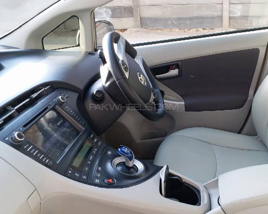 Toyota Prius 2011 for Sale in Lahore Toyota Prius 2011 for Sale in Lahore Image-9