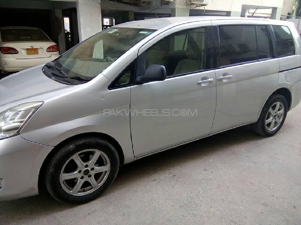Toyota ISIS 2007 for Sale in Karachi Image-1
