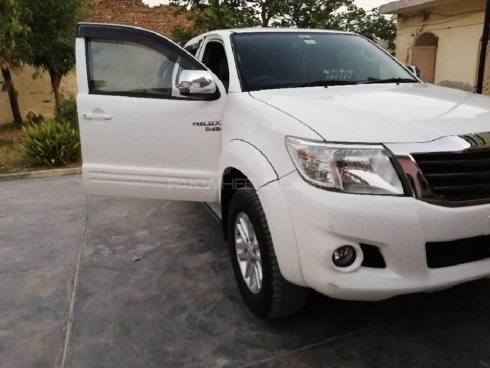 Toyota Hilux 2015 for Sale in Taxila Image-1