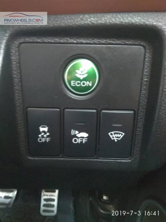 Honda Vezel 2015 for Sale in Lahore Honda Vezel 2015 for Sale in Lahore Image-9
