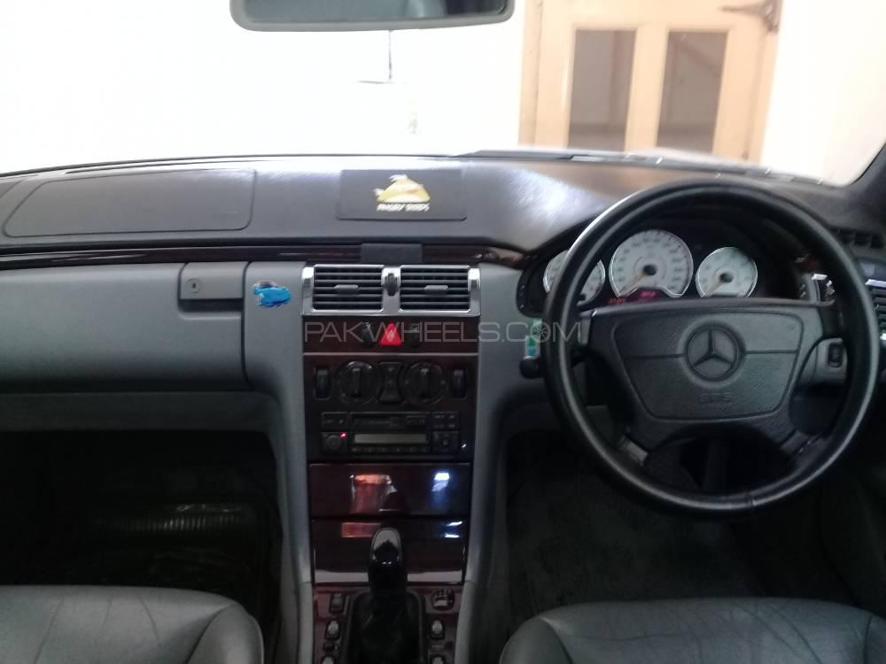 Mercedes Benz E Class 1997 for Sale in Peshawar Mercedes Benz E Class 1997 for Sale in Peshawar Image-4
