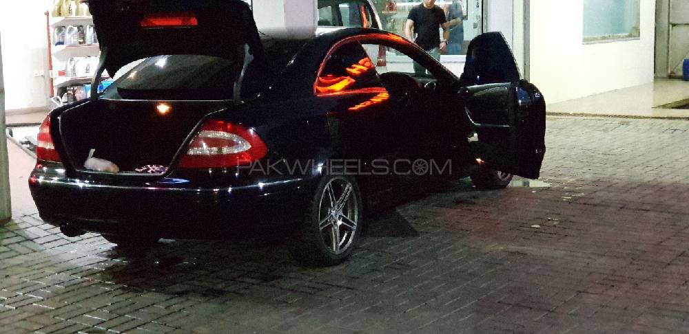 Mercedes Benz C Class Coupe 2004 for Sale in Lahore Image-1
