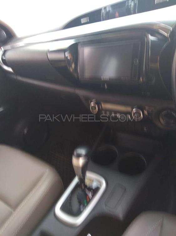 Toyota Hilux 2017 for Sale in Peshawar Toyota Hilux 2017 for Sale in Peshawar Image-10