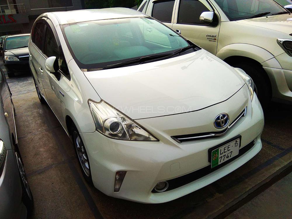 Toyota Prius Alpha 2012 for Sale in Lahore Toyota Prius Alpha 2012 for Sale in Lahore Image-2