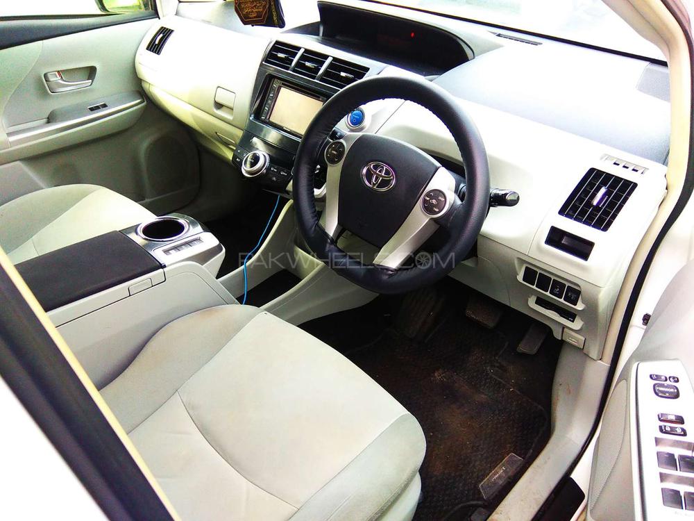 Toyota Prius Alpha 2012 for Sale in Lahore Toyota Prius Alpha 2012 for Sale in Lahore Image-5