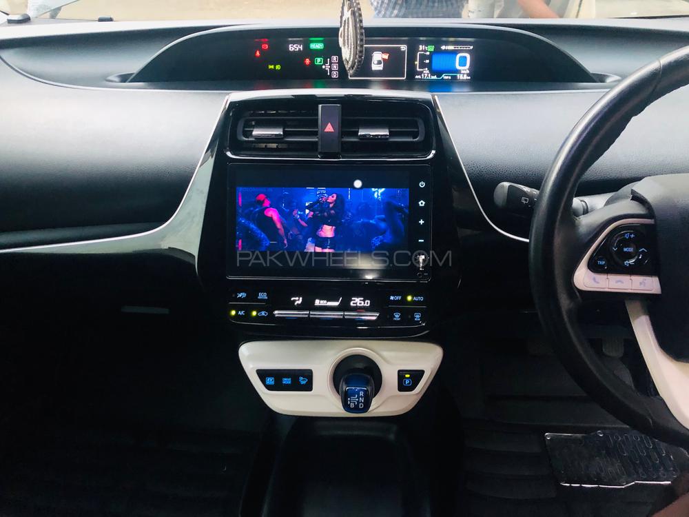 Toyota Prius 2016 for Sale in Lahore Toyota Prius 2016 for Sale in Lahore Image-9