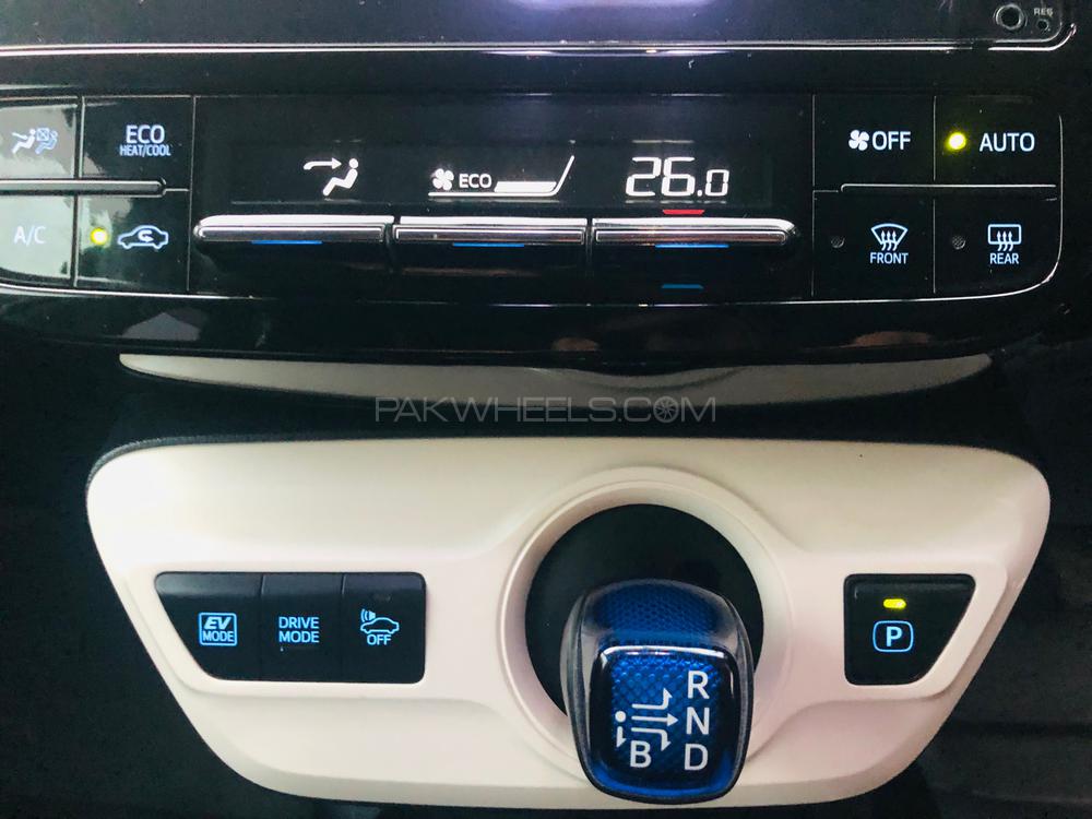 Toyota Prius 2016 for Sale in Lahore Toyota Prius 2016 for Sale in Lahore Image-10