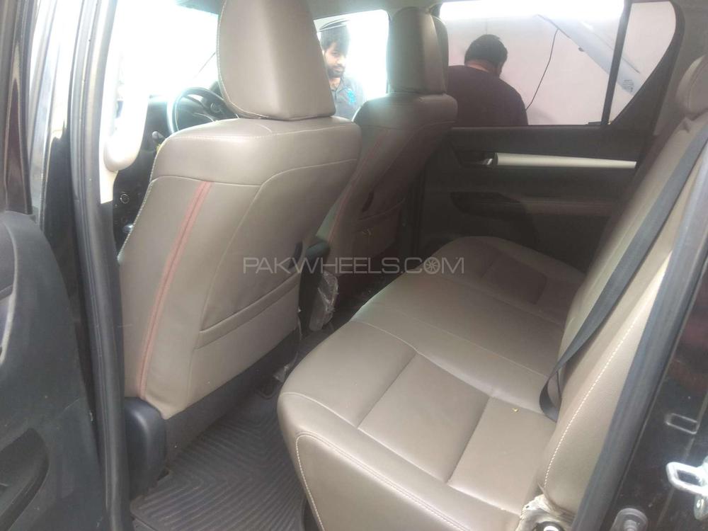 Toyota Hilux 2017 for Sale in Karachi Toyota Hilux 2017 for Sale in Karachi Image-12