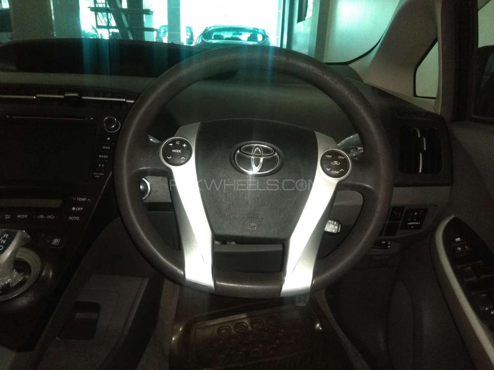 Toyota Prius 2010 for Sale in Karachi Toyota Prius 2010 for Sale in Karachi Image-5