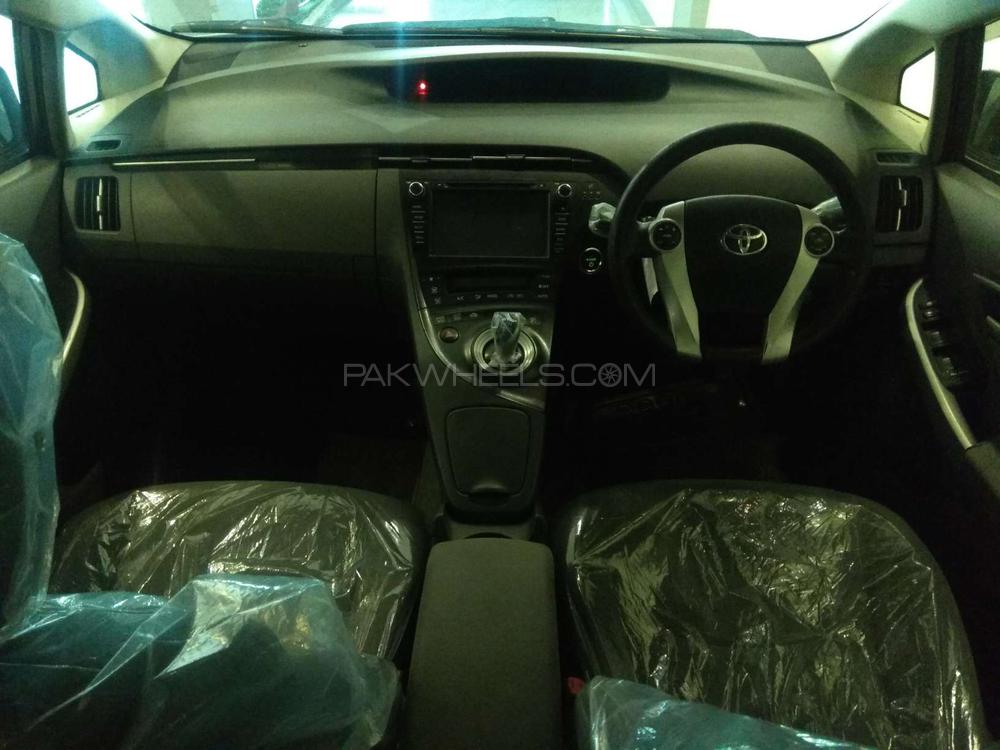 Toyota Prius 2010 for Sale in Karachi Toyota Prius 2010 for Sale in Karachi Image-13