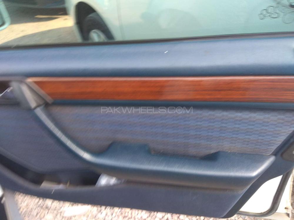 Mercedes Benz E Class 1990 for Sale in Peshawar Mercedes Benz E Class 1990 for Sale in Peshawar Image-7
