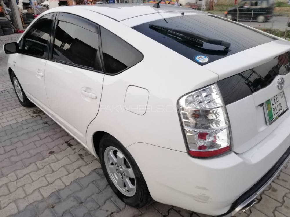 Toyota Prius 2010 for Sale in Abbottabad Image-1
