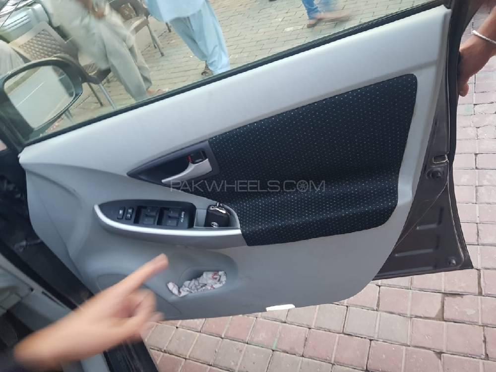 Toyota Prius 2011 for Sale in Multan Toyota Prius 2011 for Sale in Multan Image-7