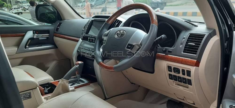Toyota Land Cruiser 2013 for Sale in Karachi Toyota Land Cruiser 2013 for Sale in Karachi Image-6