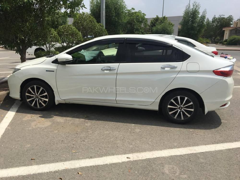 Honda Grace Hybrid 2015 for Sale in Multan Honda Grace Hybrid 2015 for Sale in Multan Image-15