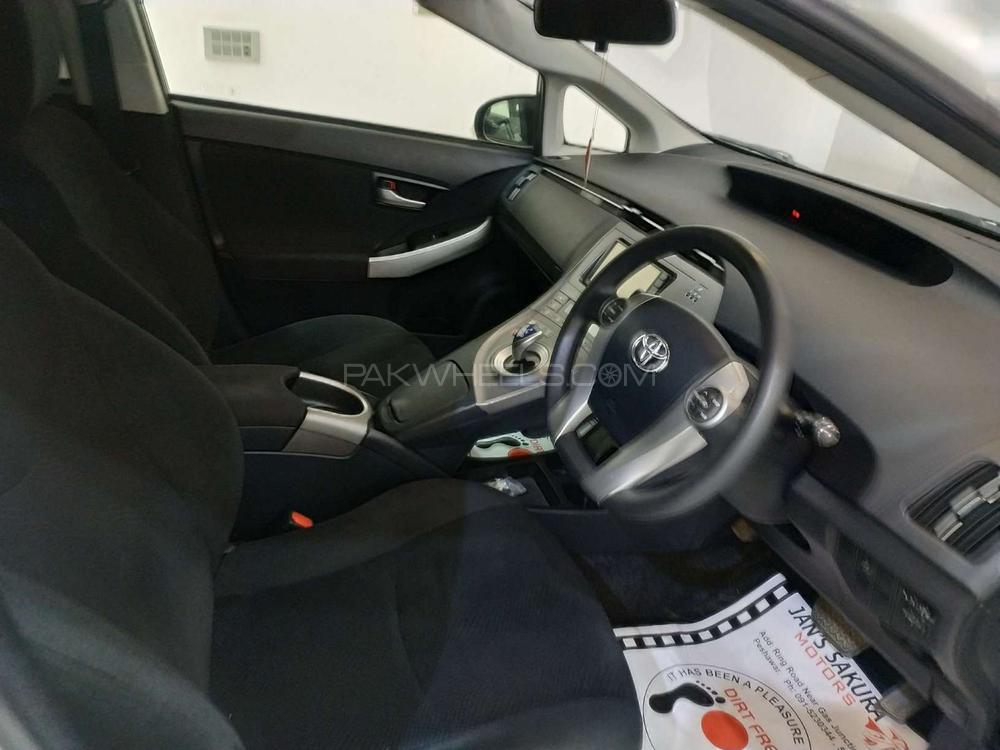 ٹویوٹا پریوس 2015 for Sale in پشاور ٹویوٹا پریوس 2015 for Sale in پشاور Image-5