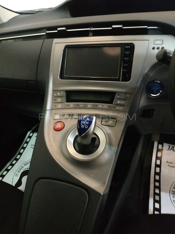 ٹویوٹا پریوس 2015 for Sale in پشاور ٹویوٹا پریوس 2015 for Sale in پشاور Image-6