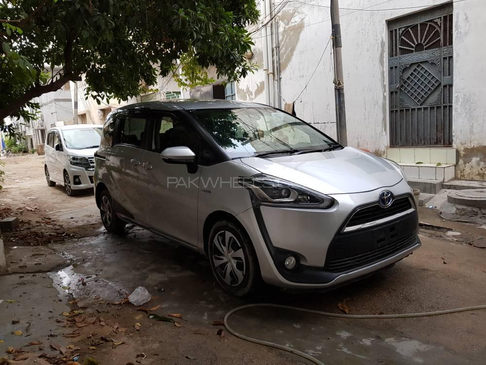 Toyota Sienta 2015 for Sale in Karachi Toyota Sienta 2015 for Sale in Karachi Image-2