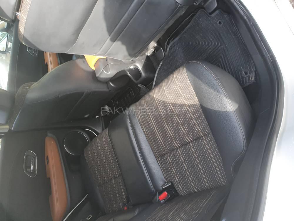 Honda Vezel 2015 for Sale in Sialkot Honda Vezel 2015 for Sale in Sialkot Image-3